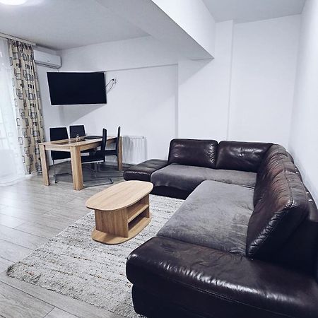 Apartament Dem Radulescu 3 Camere! รึมนิคูวัลเจีย ภายนอก รูปภาพ