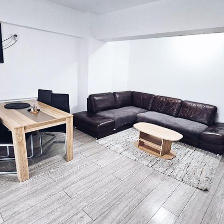 Apartament Dem Radulescu 3 Camere! รึมนิคูวัลเจีย ภายนอก รูปภาพ
