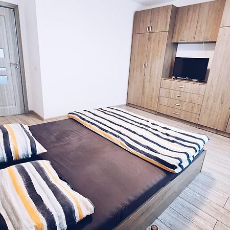 Apartament Dem Radulescu 3 Camere! รึมนิคูวัลเจีย ภายนอก รูปภาพ